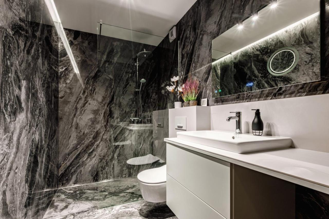 Skyview Suite - Niepowtarzalny Widok I Basen Люблин Экстерьер фото